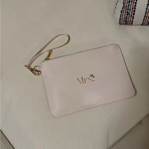 Mrs Elegant Cream Wristlet Clutch